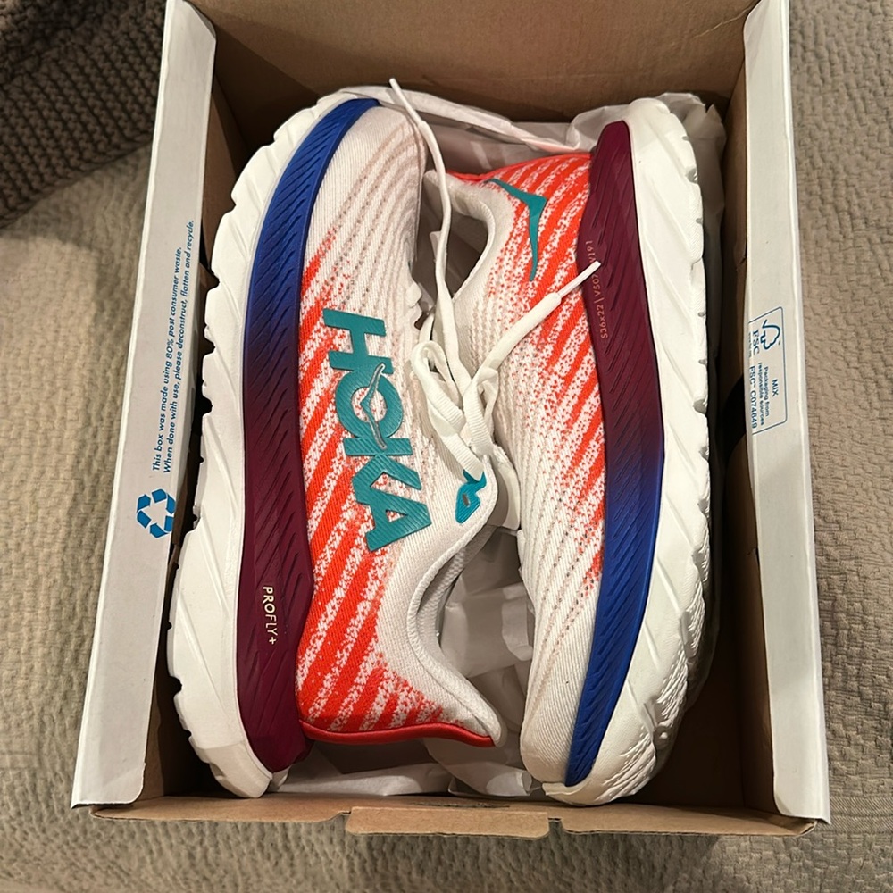 Hoka New in box never worn 6B!